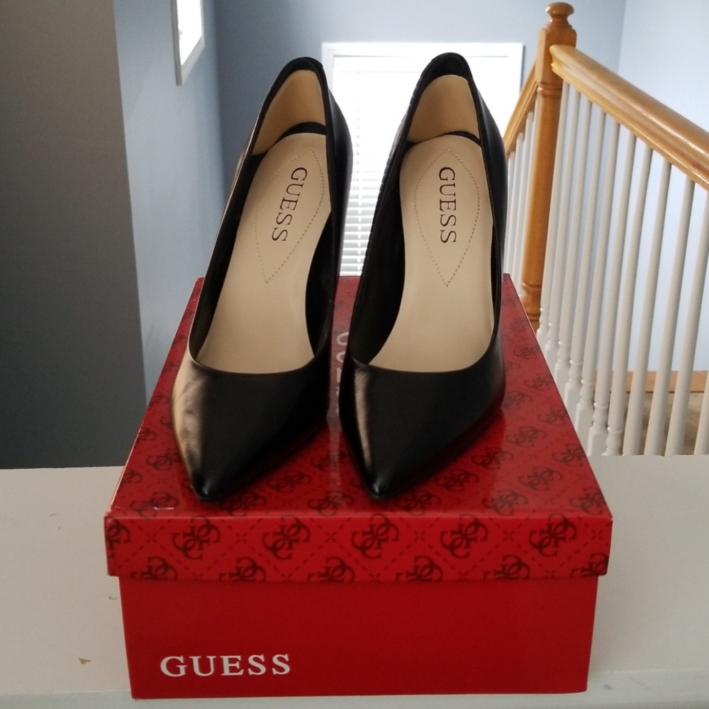 Black Guess Pumpd